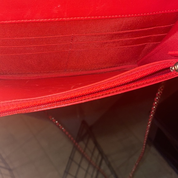 Classic red and gold Chanel wallet on chain - Picture 7 of 10